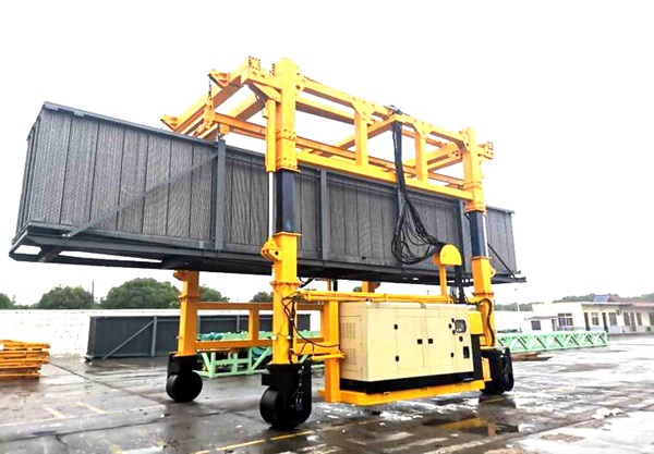 选购集装箱跨运车需重点关注的技术指标和性能参数